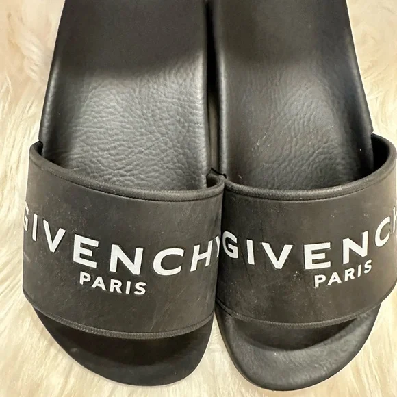 GIVENCHY Kids Black Embossed Pool Slides